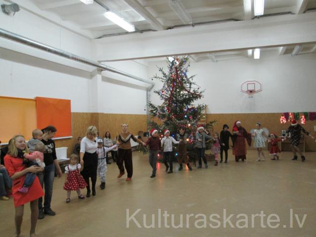 Bērnu eglīte2015
